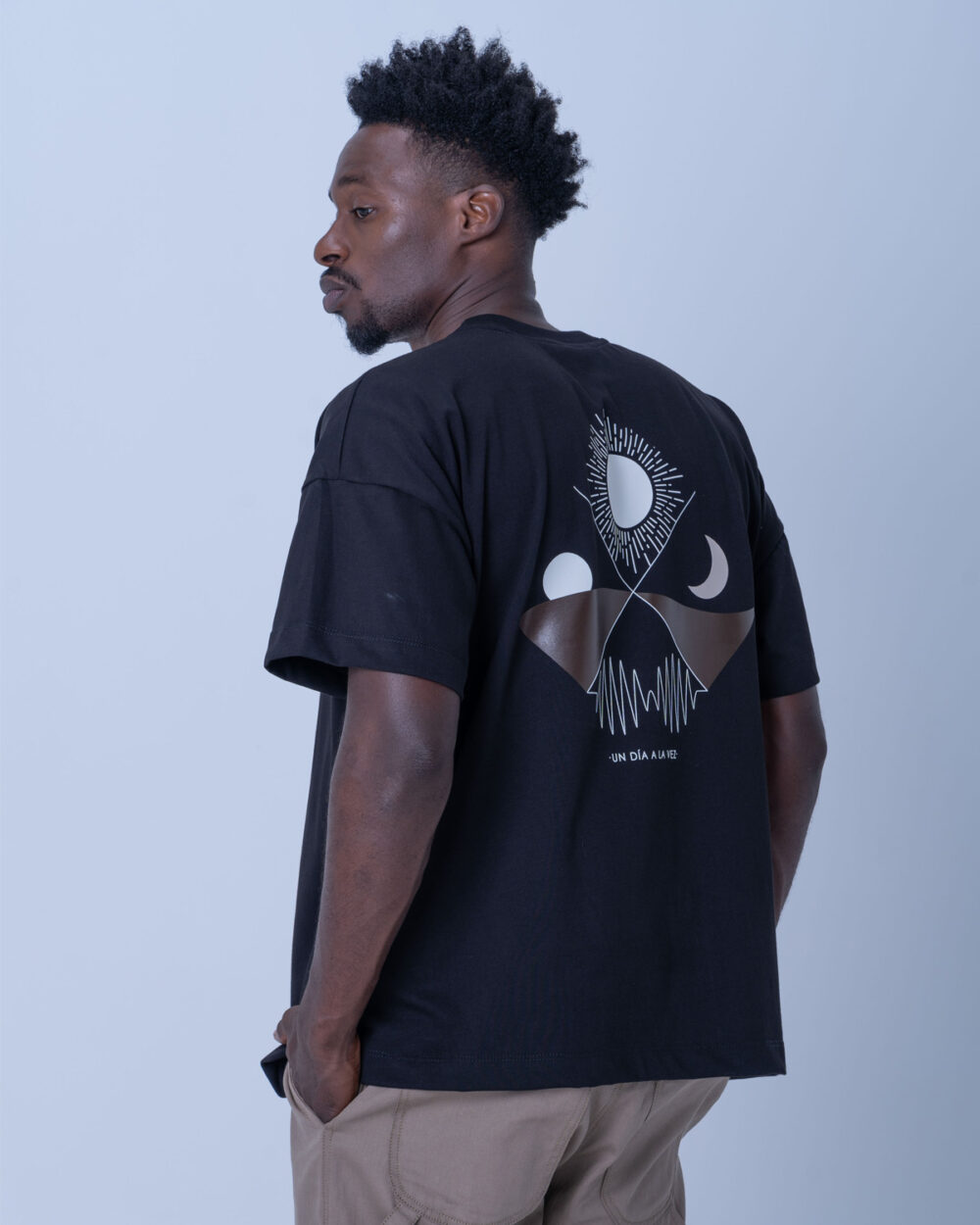 Camiseta Oversize Sol Designio Negro - Imagen 3