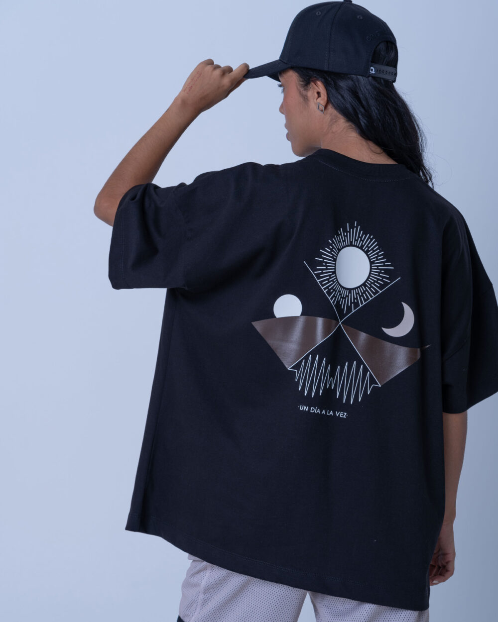 Camiseta Oversize Sol Designio Negro - Imagen 4